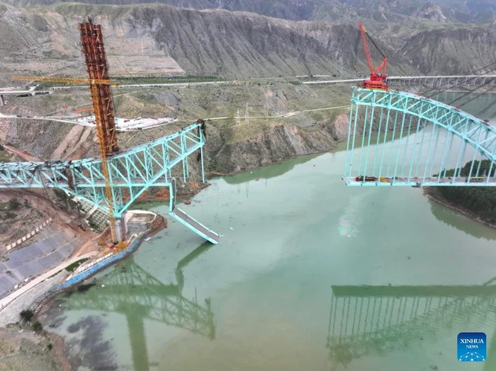 Podul aflat în construcție s-a prăbușit FOTO: X