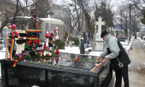 ion dolanescu mormant2 jpeg