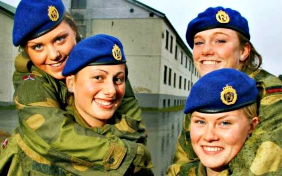 Femeile vor avea aceleaşi drepturi, dar şi obligaţii în privinţa stagiului militar obligatoriu