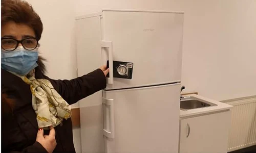 Directorul Clubului Seniorilor ”Mihai Eminescu” i a arătat primarului că există și frigidere pentru depozitarea vaccinurilor jpeg