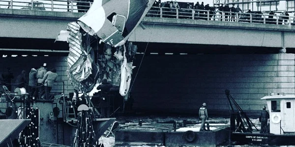 1024px Air Florida Flight 90 tail section recovery jpg
