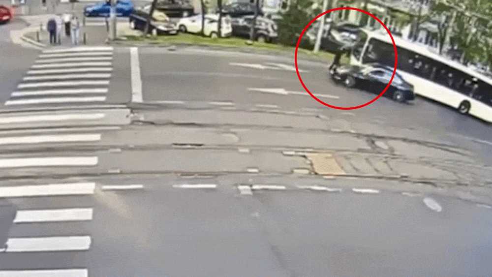 Incident șocant în traficul din București: un șofer STB a fost amenințat cu un pistol de un tânăr. Agresorul a fost reținut
