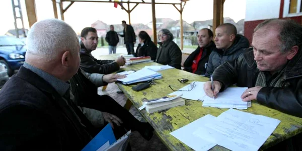 Consilierii de la Giarmata au organizat şedinţa afară
