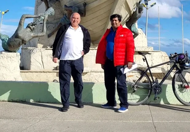 Ali Irani și Sujoy Kumar Mitra sunt foarte mândri de reușita lor (Foto: Instagram)