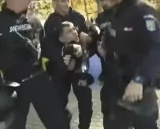 Scandal la Tribunal. Un susținător al lui Călin Georgescu a fost săltat de jandarmi