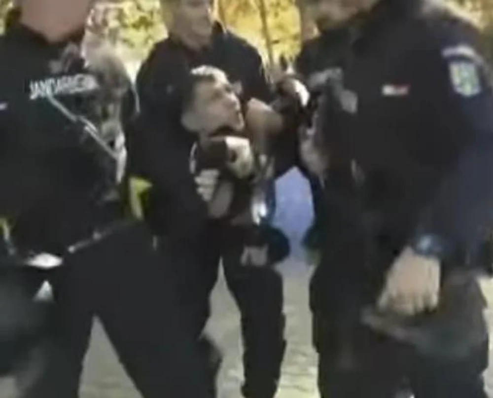 Scandal la Tribunal. Un susținător al lui Călin Georgescu a fost săltat de jandarmi