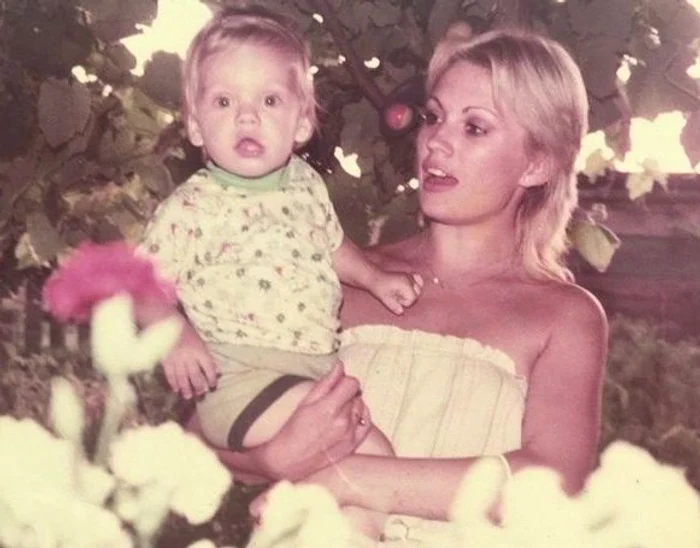 Georgeta Orlovschi și fiul ei Sebastian Stan. Foto X
