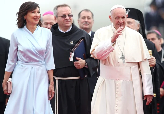 
    Iulia Albu a comentat ținuta purtată de Carmen Ioahnnis la întâlnirea cu Papa FranciscFoto: Inquam Photos  