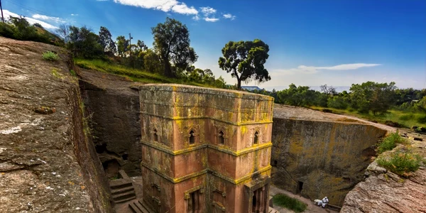 Biserica monolitică în formă de cruce Sfântul Gheorghe din Lalibela Etiopia FOTO Shutterstock