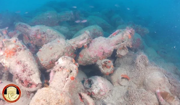 roman shipwreck amphorae sicily 1 jpg