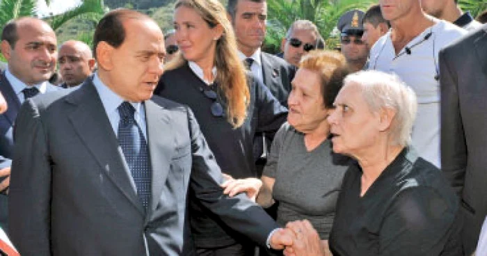 Berlusconi vizitează taberele din Sicilia