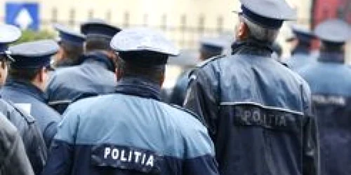 Cei doi poliţişti au fost concediaţi.