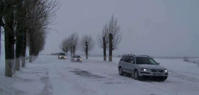 Mai multe drumuri din judeţ nu au fost deszăpezite