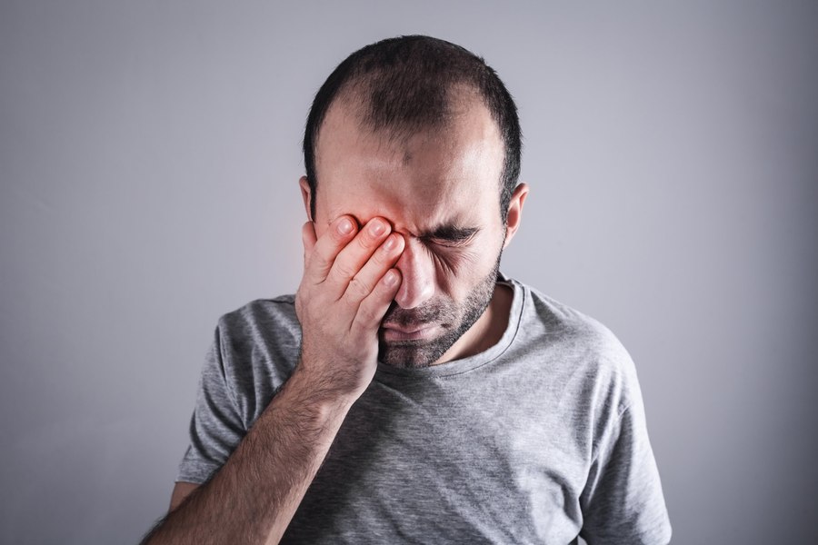 Simptomul care nu doare, dar te poate lăsa fără vedere.  Cum recunoști AVC-ul ocular