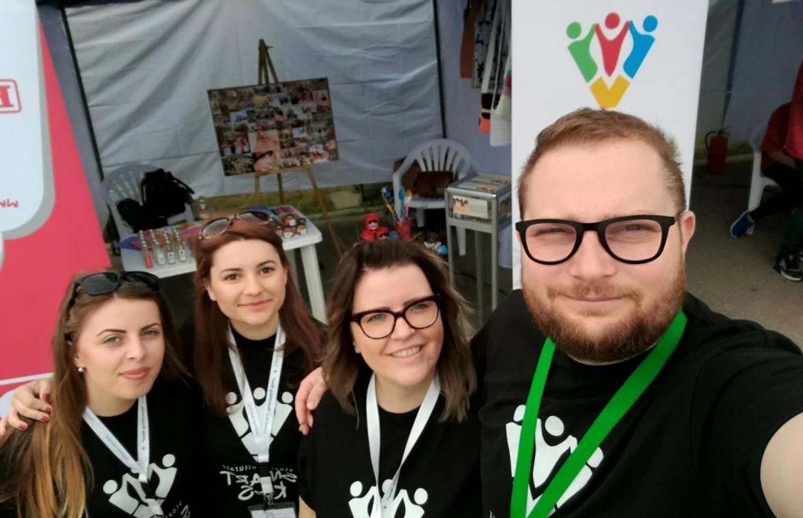 Clujenii care tratează sărăcia prin educaţie FOTO: Organizaţia Creştină
„Something New”