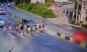 Doi copii, spulberați de un șofer neatent pe trecerea de pietoni