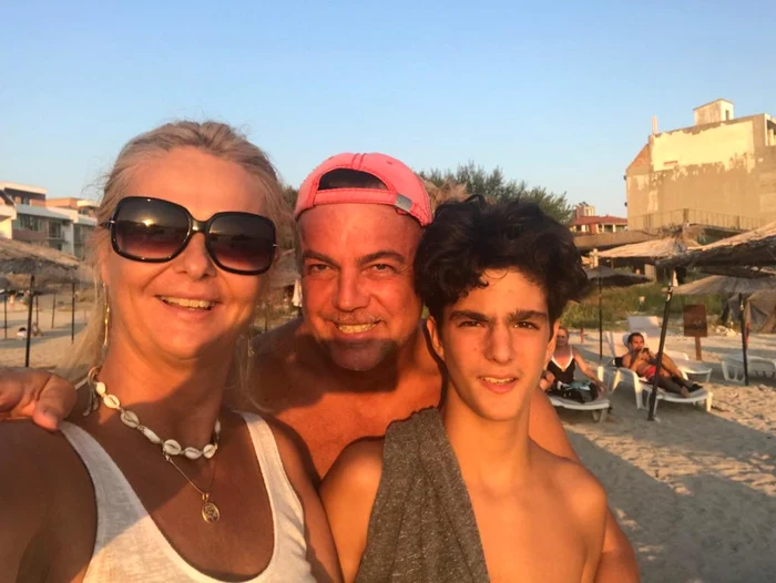 
    Iuliana Marciuc, Adrian Enache și fiul lor  