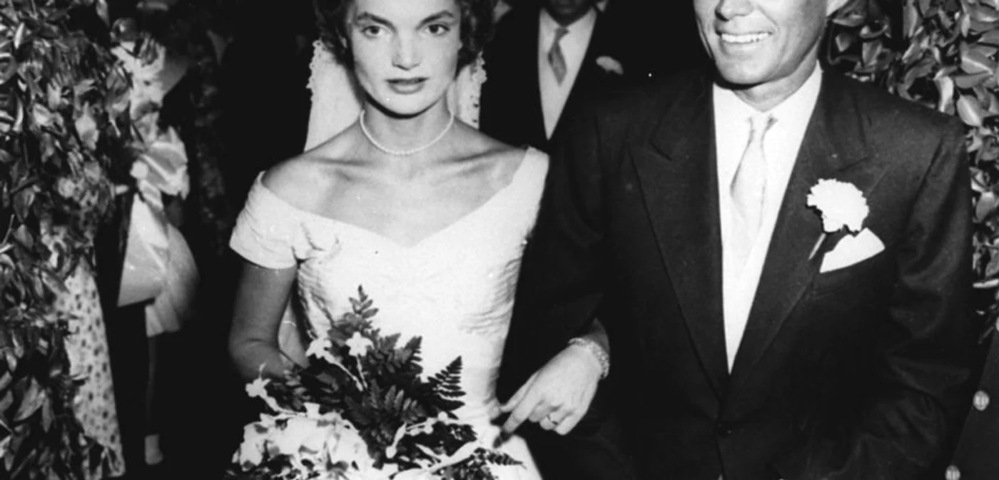 Jackie şi J.F. Kennedy, în ziua nunţii (13 septembrie 1953). FOTO AP
