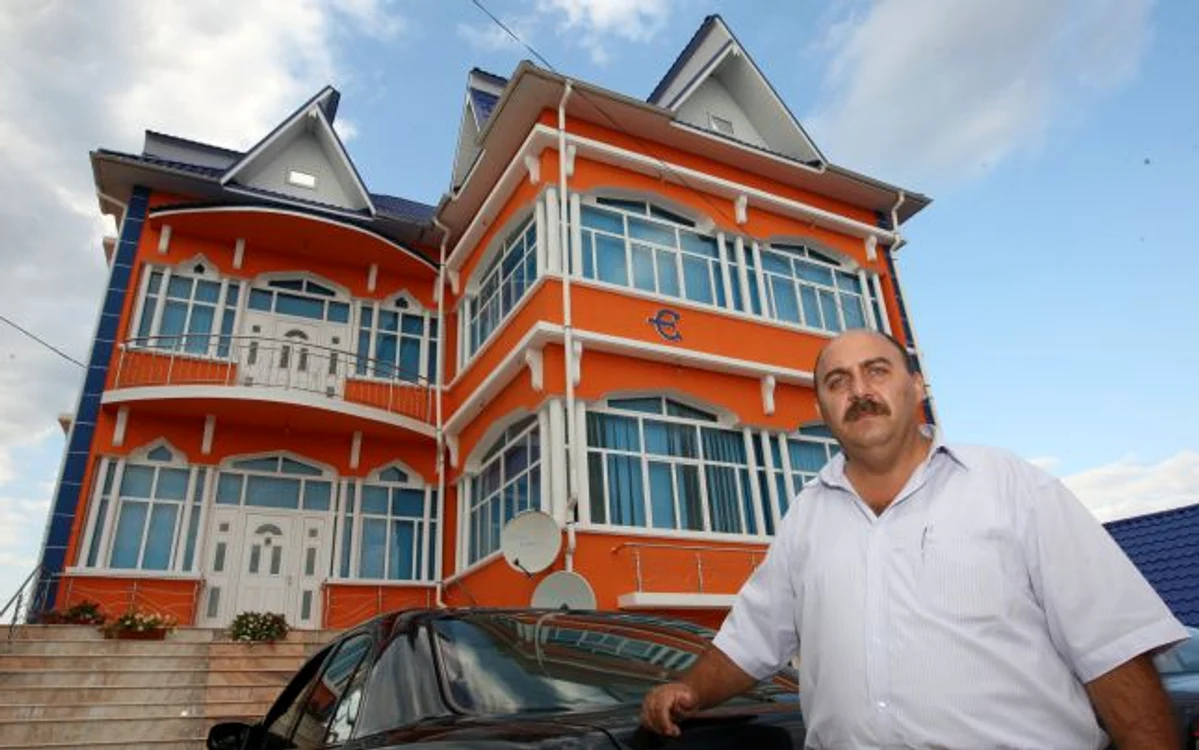 
    Ferdinant Stănescu se laudă că e cel mai bogat țigan din țară  