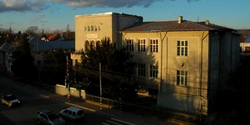 Colegiul Economic „Ion Ghica” din Târgovişte FOTO colegiuleconomictargoviste.wordpress.com