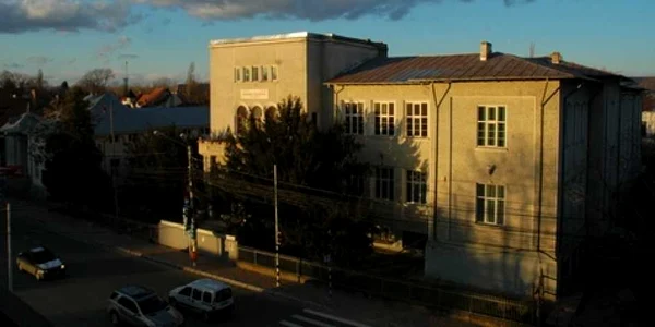 Colegiul Economic „Ion Ghica” din Târgovişte FOTO colegiuleconomictargoviste.wordpress.com