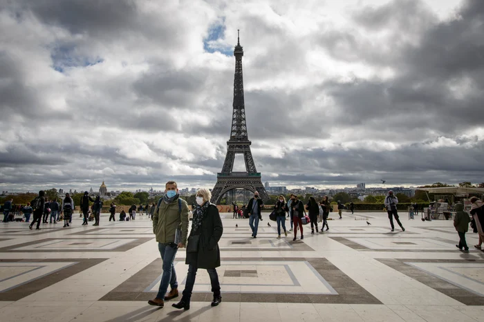 Francezii pot renunța la masca în aer liber (Foto: AFP)