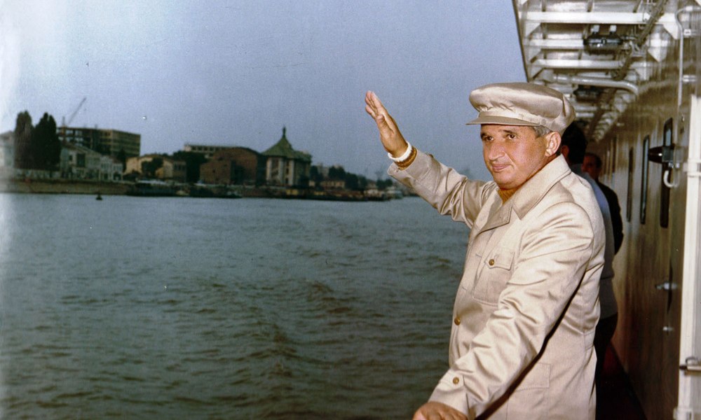 Bancurile savuroase despre Nicolae Ceaușescu făceau furori în Occident. În România erau interzise
