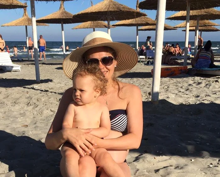 Mirela Boureanu şi-a scos burtica la soare 