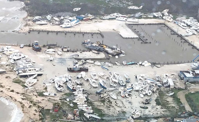 
    Ţărmurile din Bahamas, distruse de vânturile nimicitoare şi valurile care au izbit violentFoto: guliver/gettyimages  