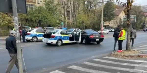 Mașină de poliție implicată în accident în București / Foto Captură Video Digi24