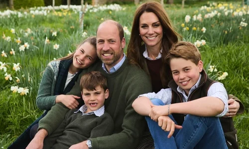 Felicitarea de Crăciun 2025 cu Prințesa Charlotte, Prințul Louis, Prințul William, Prințesa Kate și Prințul George   Casa Regală britanică jpg