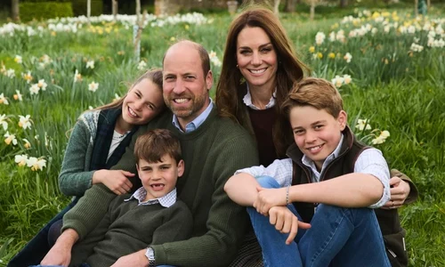 Felicitarea de Crăciun 2025 cu Prințesa Charlotte, Prințul Louis, Prințul William, Prințesa Kate și Prințul George   Casa Regală britanică jpg