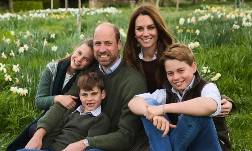 Felicitarea de Crăciun 2025 cu Prințesa Charlotte, Prințul Louis, Prințul William, Prințesa Kate și Prințul George Casa Regală britanică jpg