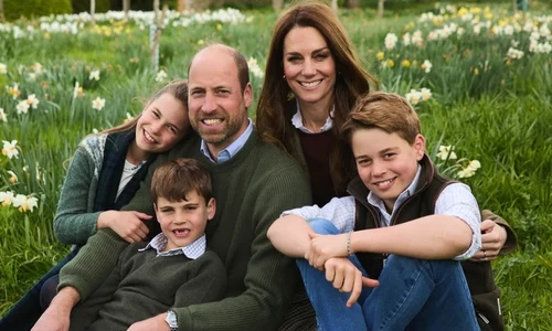 Felicitarea de Crăciun 2025 cu Prințesa Charlotte, Prințul Louis, Prințul William, Prințesa Kate și Prințul George   Casa Regală britanică jpg