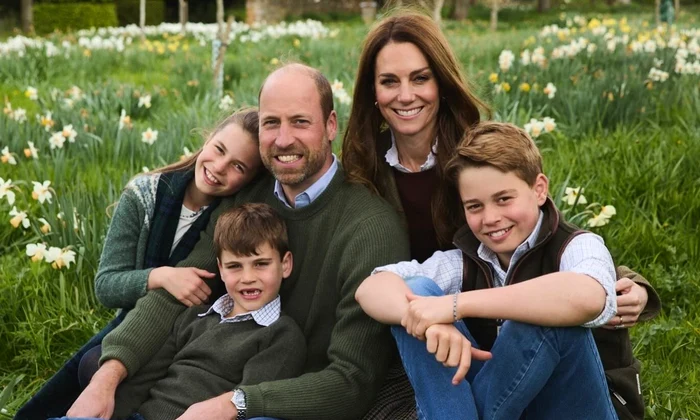 Felicitarea de Crăciun 2025 cu Prințesa Charlotte, Prințul Louis, Prințul William, Prințesa Kate și Prințul George   Casa Regală britanică jpg