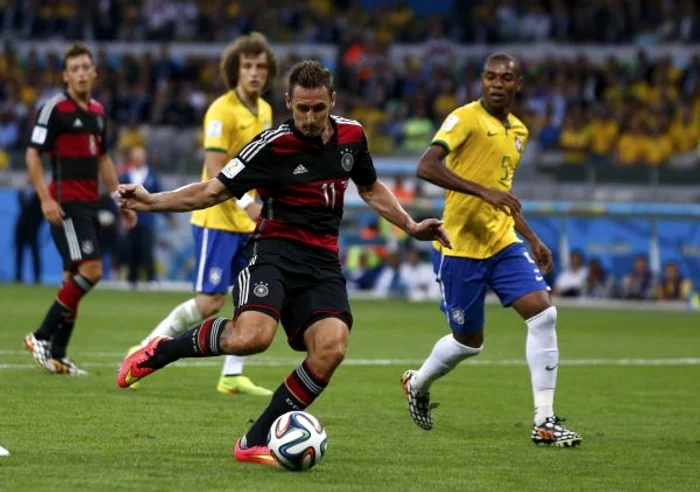 
    Klose a marcat al 16-lea sau gol la MondialeReuters  