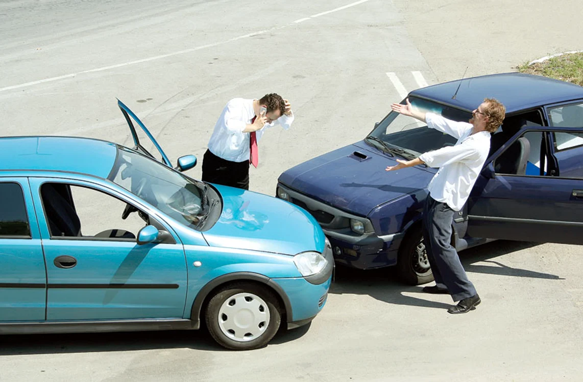 Acum, îţi repari maşina pe RCA-ul celui vinovat de accident şi poţi sta cu autoturismul în service cu lunile