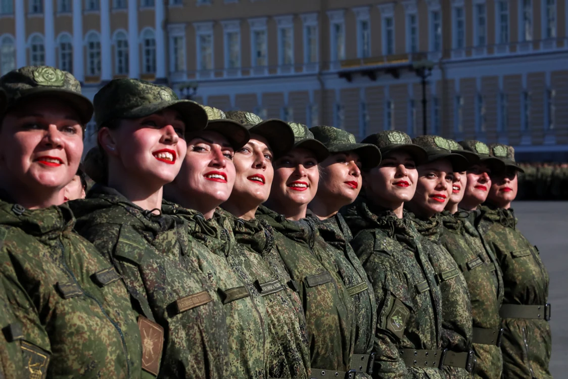 Femei-soldați la parada militară de 9 mai, în 2019 FOTO SHUTTERSTOCK