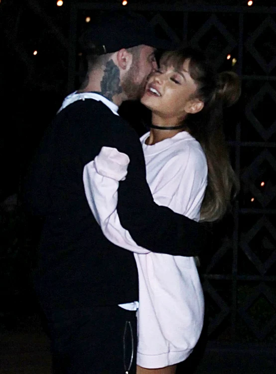 Exclusive    Ariana Grande & Mac Miller Pack On The PDA In Los Angeles ***NO USE W/O PRIOR AGREEMENT   CALL FOR PRICING*** jpeg