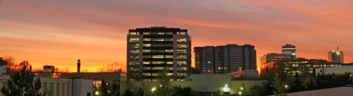 
    Claudiu, Carmen, Valentina, Vlad, Maria, Liliana, Andrei, Gabriel... Trupurile lor au fost conduse ieri pe ultimul drum de cei dragi. În Capitală au fost trei înmormântări. Seara, până şi cerul părea că suferă.   