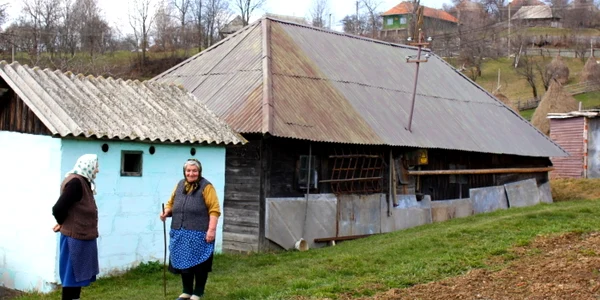 localnice din comuna batrana tinutul padurenilor foto daniel guta