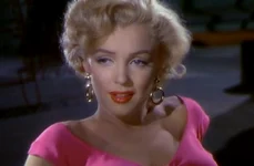 Dezvaluiri din raportul medico legal al lui Marilyn Monroe: «Avea sâni falşi și picioarele pline de păr» png