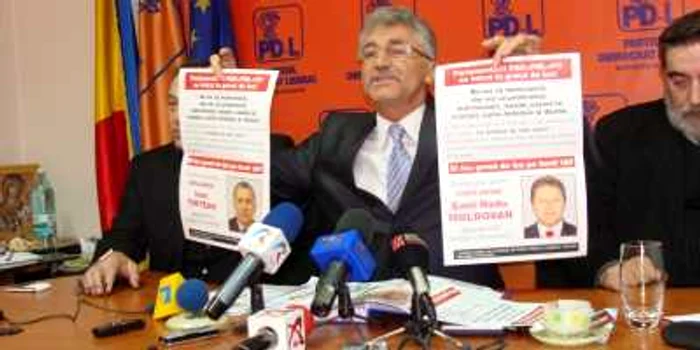 Ioan Oltean a prezentat afişele cu parlamentarii "chiulangii"