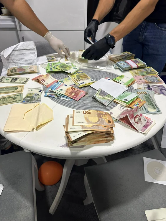 Sumele de bani găsite la percheziție