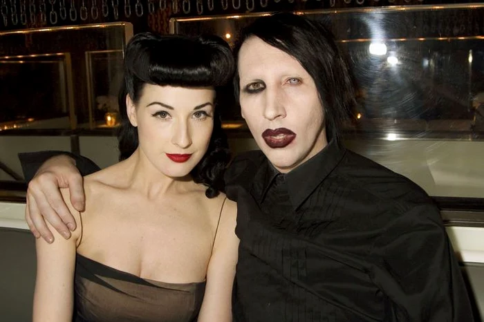 
    Dita Von Teese şi Manson  