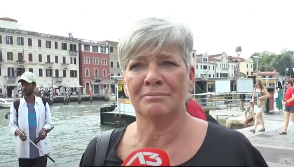Italianca vedetă din clipurile „Attenzione, pickpocket!” în care demasca hoții de buzunare, agresată de un român VIDEO