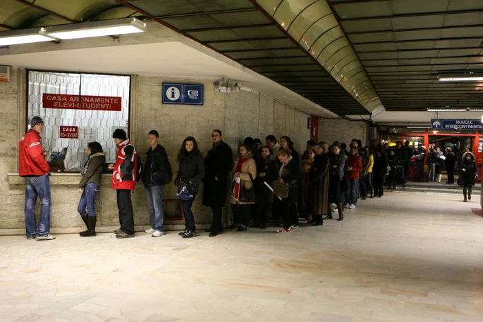 În orice sezon, la casele de abonamente pentru elevi și studenți se formează cozi