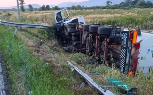 autocisterna rasturnata foto 