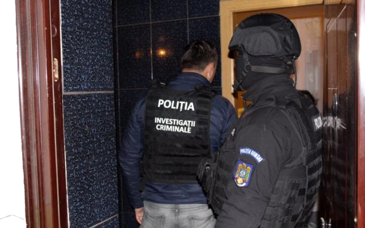 Poliţiştii au efectuat percheziţii în acest caz