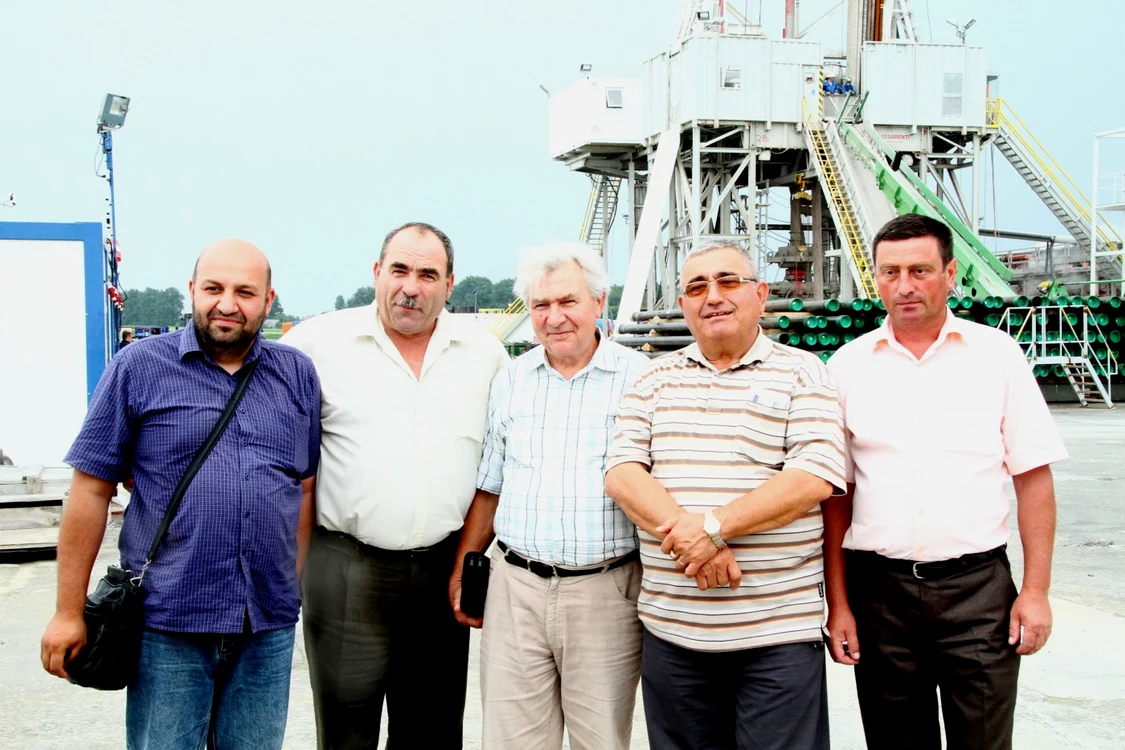 Medicul Ioan Guţu, secretarul Constantin Chiriac, Gheorghe Coromelcea, primarul Mircia Vlase şi Dorel Petrilă, consilier personal al primarului